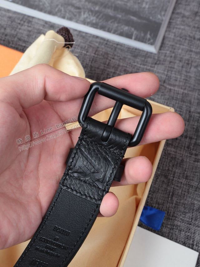 LV皮帶 經典LV腰帶系列 路易威登壓紋牛皮男士腰帶  xfp2114